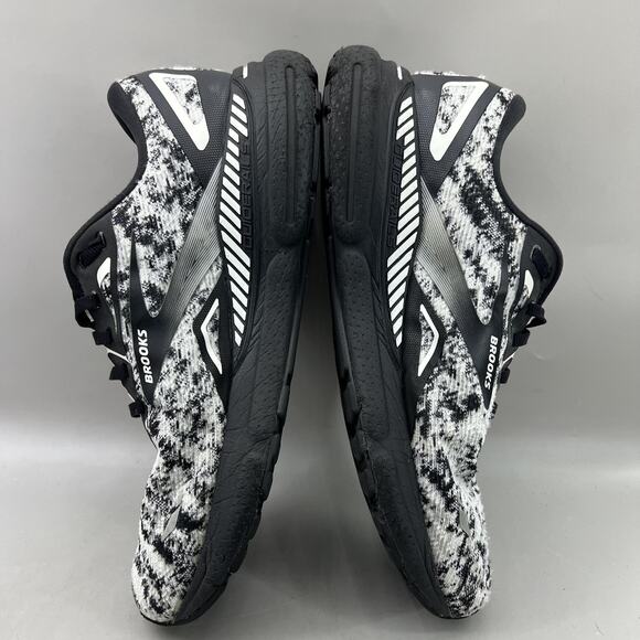 Athletic_Shoes